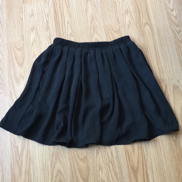 Brandy Melville skirt - Picture 2 of 3